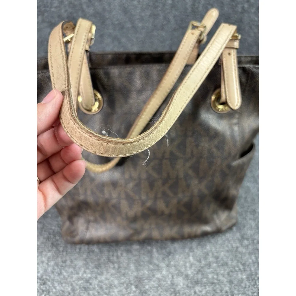 Michael Kors Signature Jet Set Shoulder Bag  Brown Tote MK  Leather Monogram